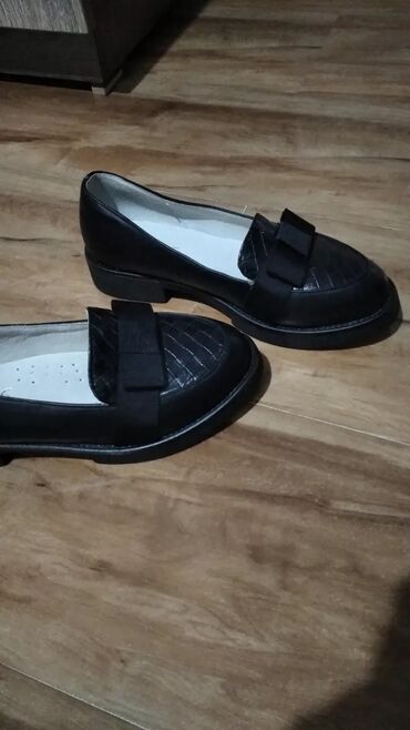 75 объявлений | lalafo.kg: Продам черные туфли Совершенно новые Причина продажи: не мой стиль