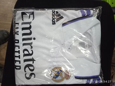 İdman formaları: Futbol ücün geyim- ;/komanda formaları./qiyməti 35 AZN.(metro — 7