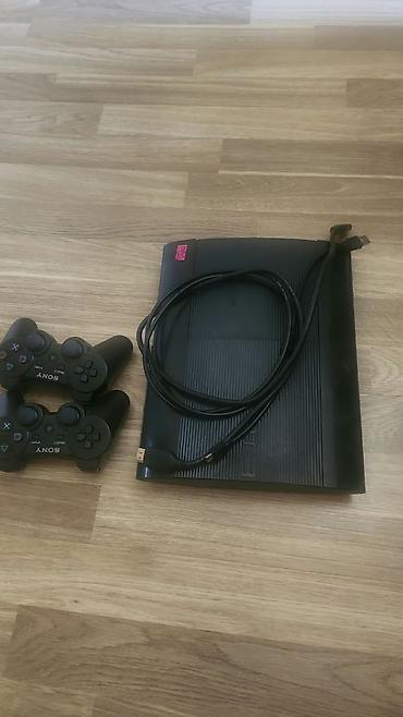 Sony PlayStation 3 Super Slim oyun konsolu seti Komplekt: - PS3 Super