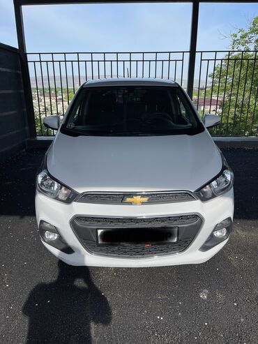 рассрочка авто бу: Chevrolet Spark: 2017 г., 1 л, Автомат, Бензин