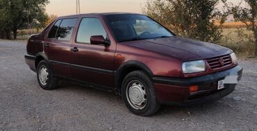 Volkswagen: Volkswagen Vento: 1993 г., 1.8 л, Механика, Газ, Седан