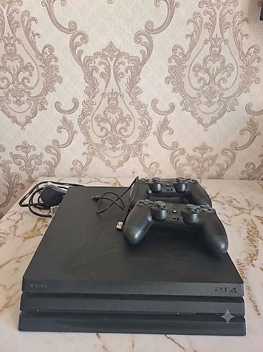 playstation 9: Sony PlayStation 4 Pro 9.00 versiya oyun konsolu. 2 pult ve adapter — 1