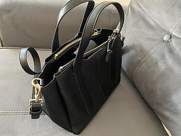 versace chain: Crna ženska torba – strukturirani tote/crossbody model 
Parfios marka — 4