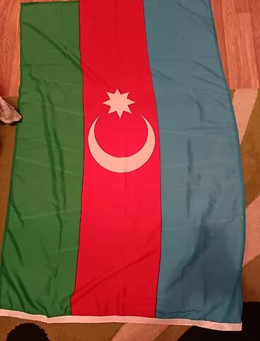 bayraq şekilleri: Böyük ölçüdə Azərbaycan bayrağı satılır. Tamamilə yenidir, heç bir — 1
