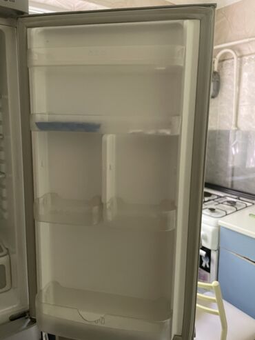 старые холодильники: Холодильник Electrolux, Требуется ремонт, Двухкамерный