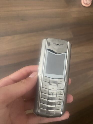 Vertu Constellation, 4 ГБ, цвет - Серебристый, Кнопочный