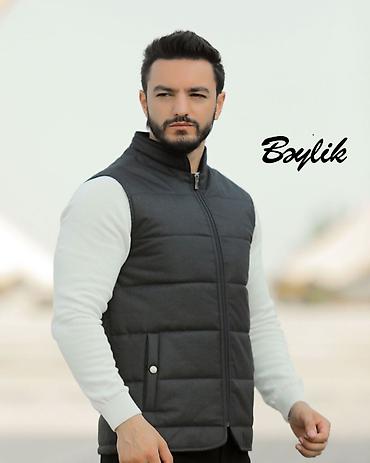jiletler: Kişi üçün yüngül və isti jilet - Rəng: tünd boz - Model: qolsuz, quilt — 1