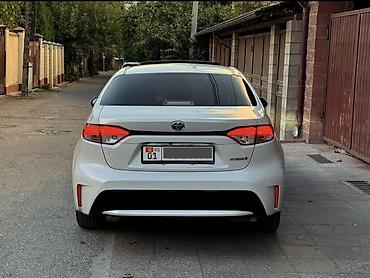 Toyota: Toyota Corolla: 2020 г., 1.8 л, Вариатор, Гибрид, Седан — 5
