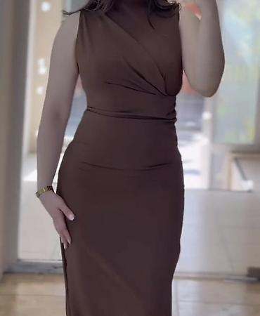 etir aparati: Qəhvəyi rəngdə zərif qadın paltarı - Model: qolsuz, boğazı qapalı — 1