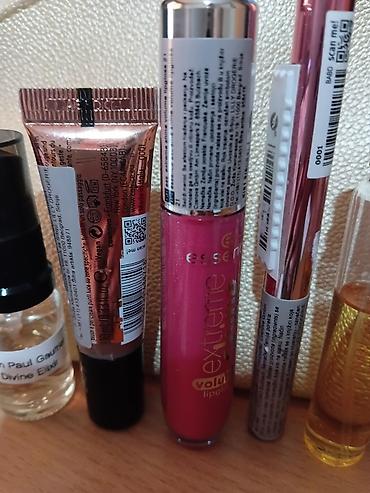 patike baletanke: Set kozmetike i parfemskih miniatura + neseser Sadržaj: - Gucci Flora — 5