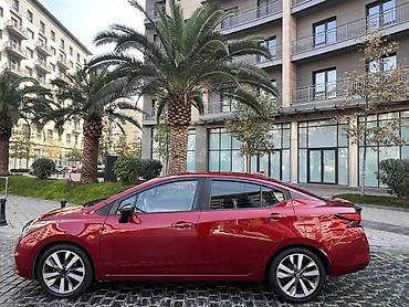 prado satisi: Nissan Versa (yeni nəsil) sedan – al qırmızı rəngli, şəhər üçün ideal — 4