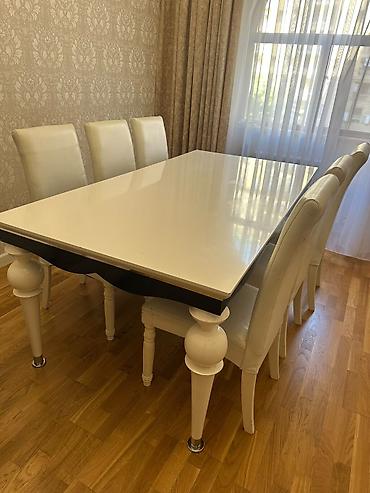 Masa desti. 300azn. 6 stulla. Yaxşı veziyyetde. Ünvan
