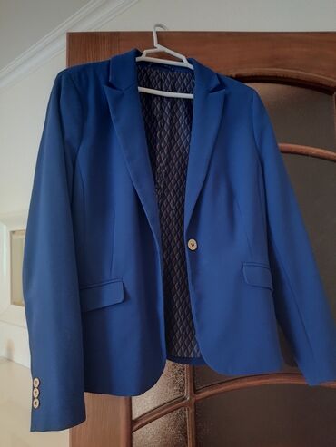 klassik qadin pencekleri: Könül açan mavi rəngdə qadın blazer ceket. Xüsusiyyətlər: - Klassik