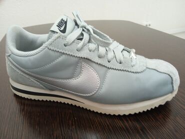 розовые кроссовки: Кроссовки Nike Cortez (классическая модель) - Цвет