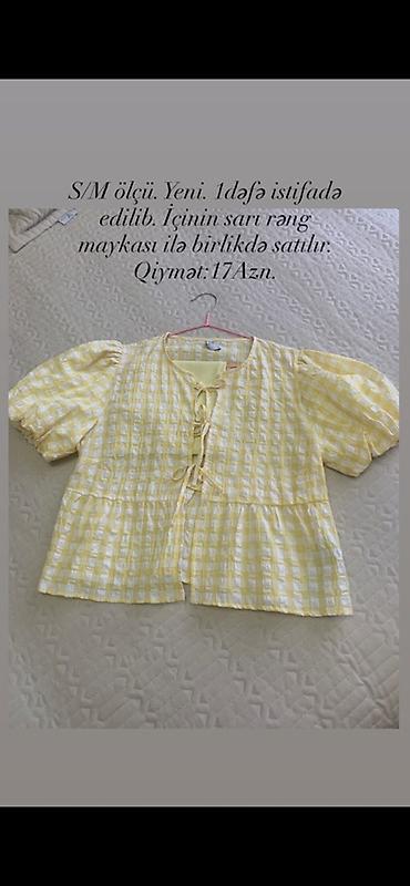 S/M ölçüdə qadın köynəyi/bluz. Açıq sarı-ağ dama naxışlı parça, qısa