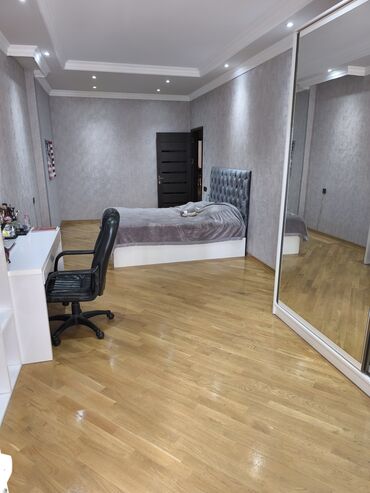 Uzunmüddətli kirayə mənzillər: Geniş və işıqlı mənzil Satilir - Planlama: geniş dəhliz, böyük yataq — 3