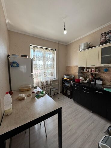 квартиры в бишкеке 106 серии купить: 3 комнаты, 72 м², Индивидуалка, 3 этаж, Косметический ремонт
