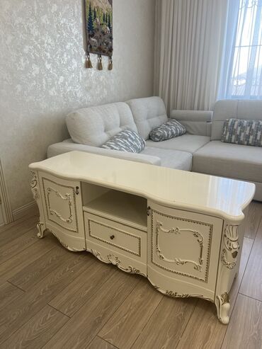 тумбочка на кухню: Телевизордун шкаф жана стенди, Колдонулган, Полго орнотулма, Жыгач, Өзү алып кетүү, түсү - Саргыч боз