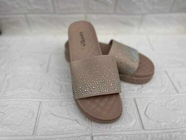 Papuče: 36-40
1600 din
Roba sa kosova na lalafo.rs — 8 Papuče: 36-40
1600 din
Roba sa kosova — 8