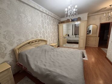 кровать кровать кровать: Спальный гарнитур, Б/у, Двуспальная кровать, Шкаф, Комод, Дерево, Самовывоз, цвет - Бежевый