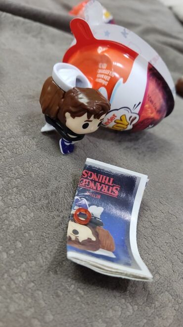Heykəlciklər: Kinder Surprise “Stranger Things” kolleksiya fiqurları seti. Məzmun — 5