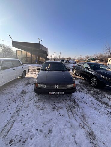 Volkswagen: Volkswagen Passat: 1988 г., 1.8 л, Механика, Бензин, Универсал