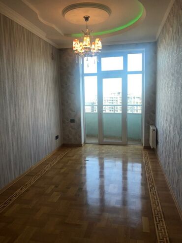 Uzunmüddətli kirayə mənzillər: Geniş, panoramalı mənzil – şəhər və dəniz mənzərəli - Böyük, işıqlı — 15