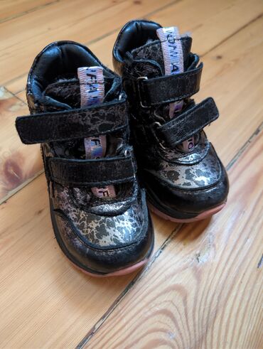 сапоги зимние женские натуральная кожа натуральный мех распродажа: Продаю ботинки зимние на девочку, размер 22, натуральная кожа и внутри