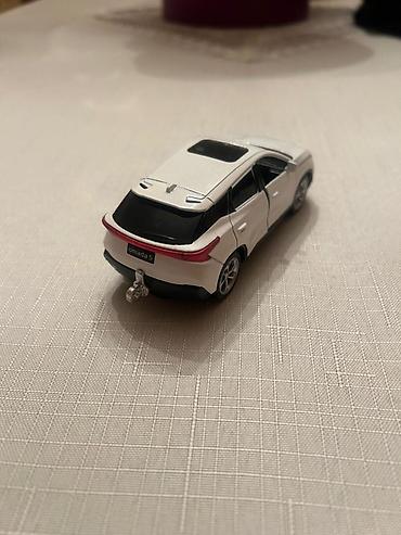 mini karavan satisi: Ağ rəngli metal oyuncaq SUV avtomobil maketi - Korpus: metal — 6