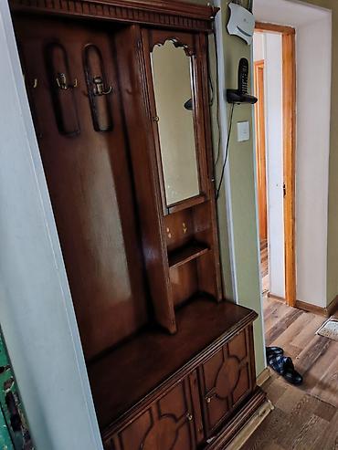 perla dolab: Aşağısı Ayaqqabı yeri,Güzgülü olan yer kosmetika və digər şeylər — 1