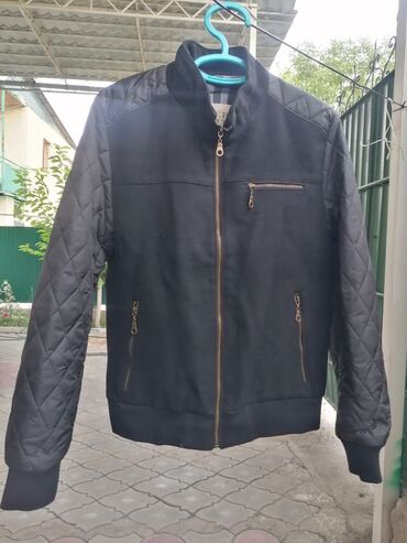 пошив верхней одежды: Куртка S (EU 36), M (EU 38), түсү - Кара