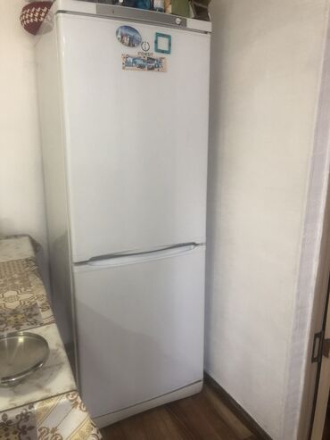 я холодильник: Холодильник Indesit, Б/у, Двухкамерный, 170 *