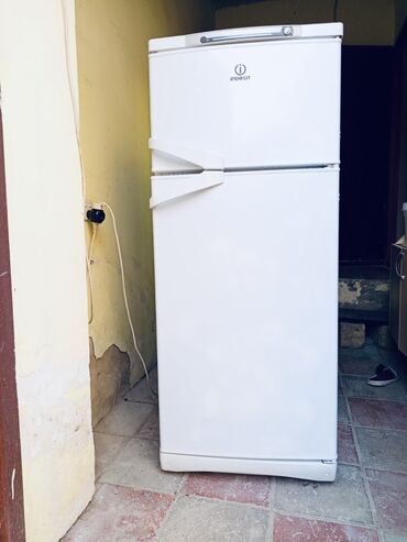 vəftiz üçün geyimlər (xaç suyuna salma üçün geyimlər): 2 qapılı Indesit Soyuducu Satılır, rəng - Ağ
