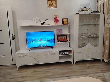 ucuz stolar: Ağ rəngli qonaq otağı mebel dəsti - TV stendi və vitrinli şkafdan — 1