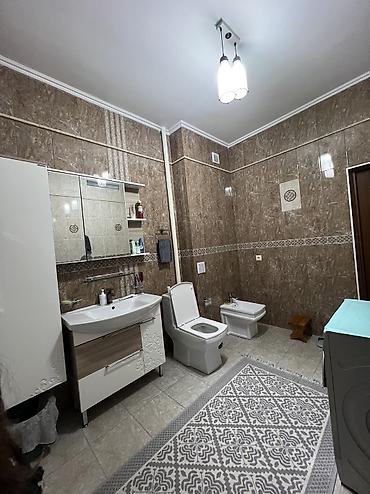 Продажа коттеджей и домов: 🏡 Продаётся 3-уровневый дом в престижном районе 📍 Ориентир: Карла — 17