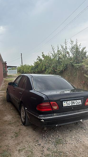 maşın satisi: Mercedes-Benz E-Class (W210) sedan - Kuzov: 4 qapılı sedan, qara rəng — 5