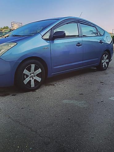 masini hibrid ieftine: Toyota Prius (2-ci nəsil, liftback), mavi rəng. - Hibrid güc qurğusu — 6
