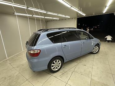 Voyah: Toyota Avensis Verso: 2004 г., 2 л, Механика, Бензин, Минивэн — 1