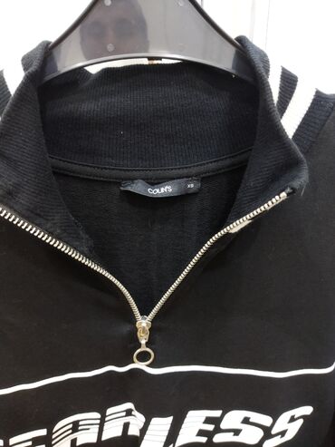 Koftalar, sviterlər: İsti triko sviterlər çox az geyinilib, her biri 7 azn — 12