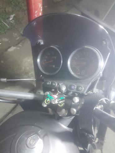 Motocikl – kruizer tərzində, qara rəngdə Xüsusiyyətlər: - Klassik