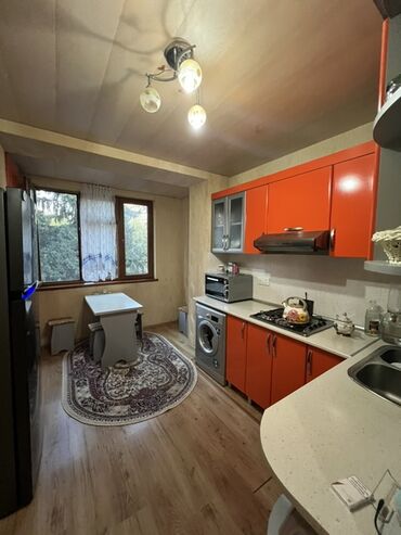 Köhnə tikili: Lelinqrad proyekt köhnə tikili 5/4 mərtəbə 4 otaq. 8 mikrorayon köhnə — 8