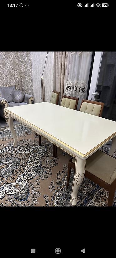 Masa dəsti. 6 stulla satılır 150 azn. Ünvan İnqilab(SemaG)