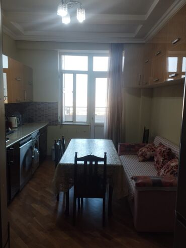 Uzunmüddətli kirayə mənzillər: 1 nəfər qız otaq yoldaşı axtarılır.Yaş aralığı 17-25 Hər otağda 2 — 6