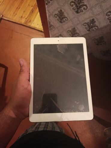 Другие планшеты: İpad air satılır.İdeal vəziyyətdədir.Birdənə Ekran dəyişilib.Üstündə