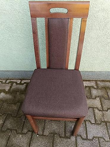 Stolice: Drvena trpezarijska stolica sa tapaciranim sedalom i naslonom. - — 17