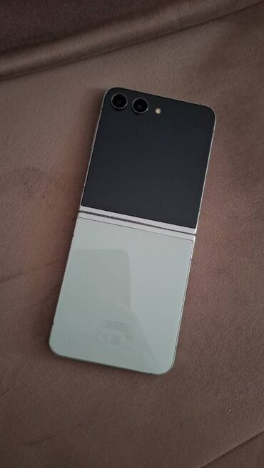 Samsung: Samsung Galaxy Z Flip 5, 256 GB, Bežični punjač, Dual SIM, Na preklapanje — 2