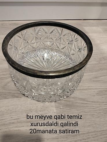 Qalın xırdavat naxışlı kənarlı kristal meyvə qabı. - Material