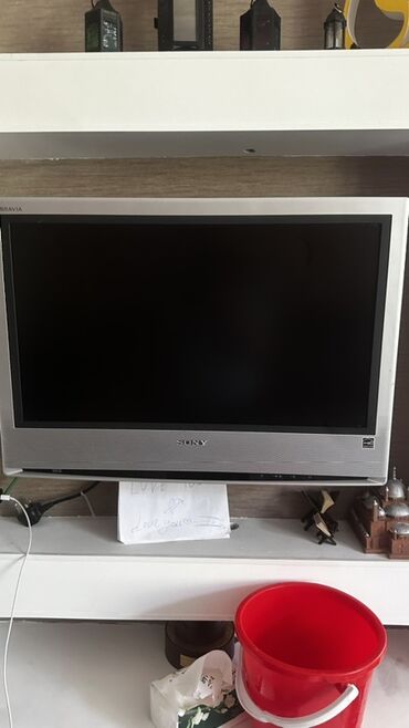 купить крепеж для телевизора на стену: Телевизор Sony Bravia с серебристой рамкой. Компактный дизайн