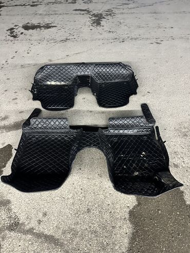 Avtomobil üçün ayaqaltı: Avtomobil üçün ayaqaltı, İşlənmiş, Dəri, Toyota prius