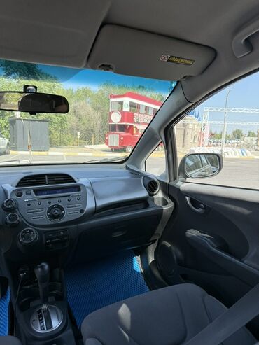 Honda: Honda Fit: 2010 г., 1.5 л, Автомат, Бензин, Хэтчбэк — 6